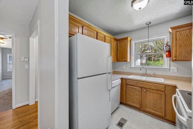 Building Photo - 23 Graymont Cir