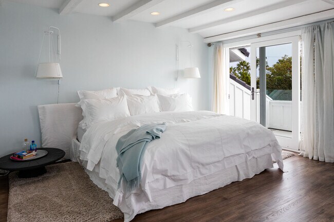 Master bedroom - 29225 Cliffside Dr