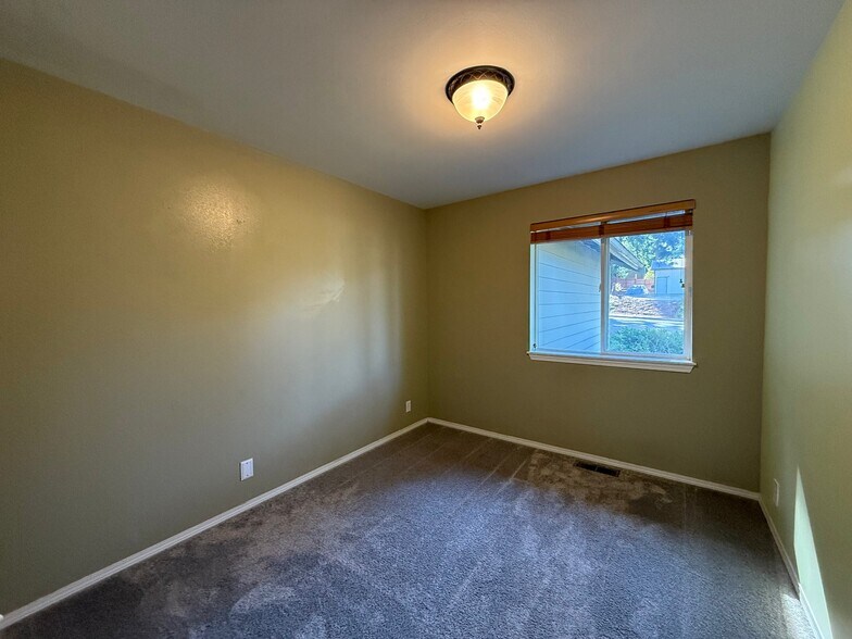 Building Photo - 1508 Roma Rd