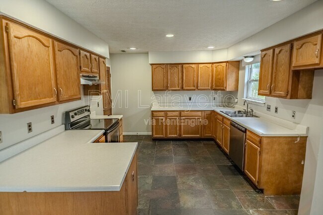 Building Photo - 5053 Saddle Dr