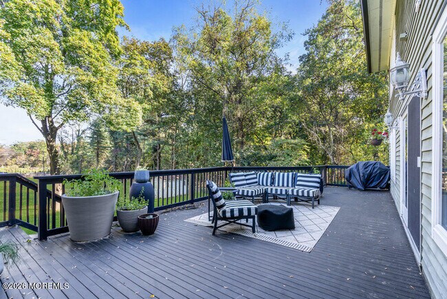 Building Photo - 17 Woods End Rd