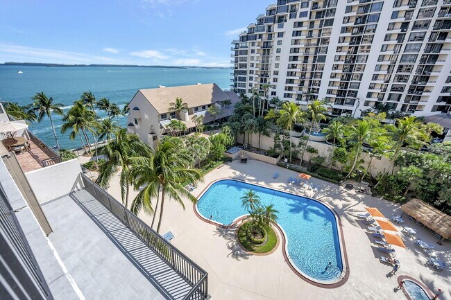 Building Photo - 540 Brickell Key Dr