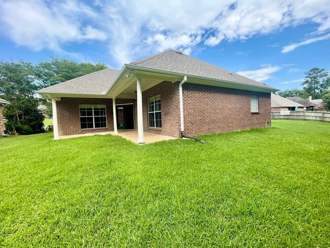 Building Photo - 3 Bedroom 2 Bathroom Home for Rent in Cast...