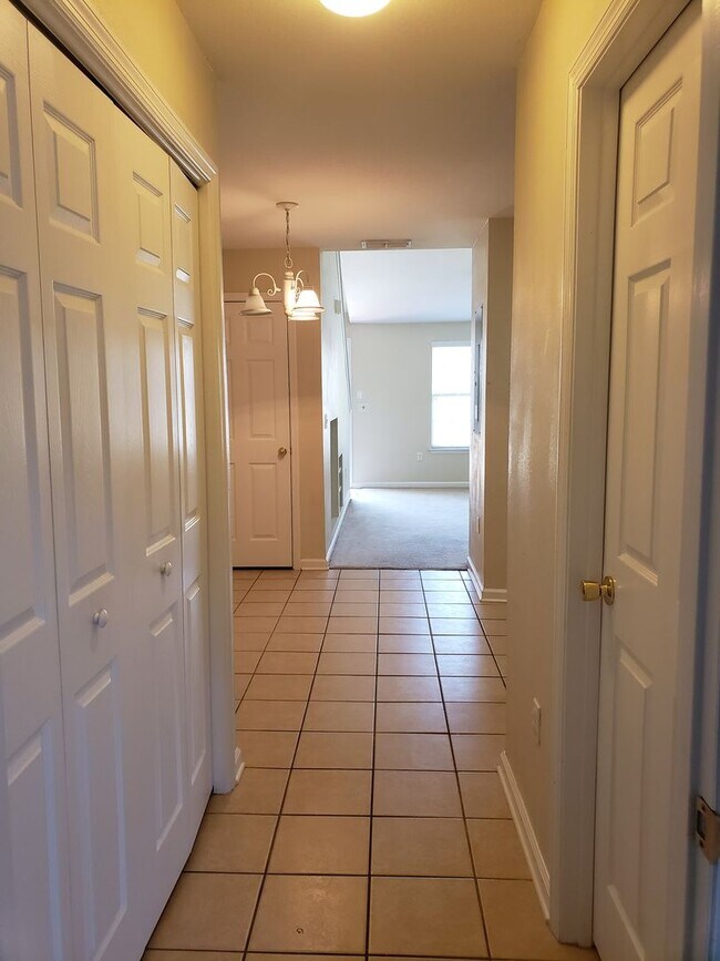 Building Photo - Large 3 bedroom town home with pool and gym for rent June 8, 2026 for $1650 per month