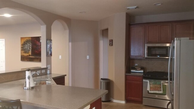 Building Photo - 2915 Linden Hill Ln