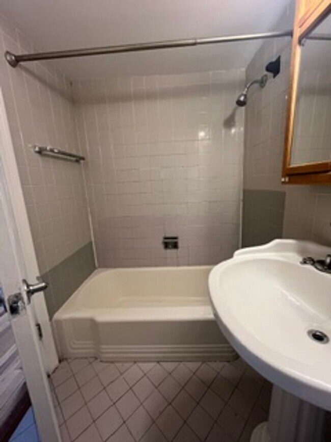 Building Photo - Salem Village Apartments LLC
