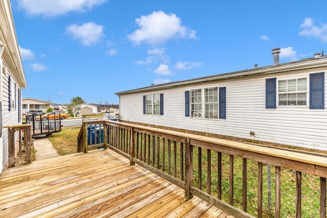 Building Photo - 16114 McGregor Dr