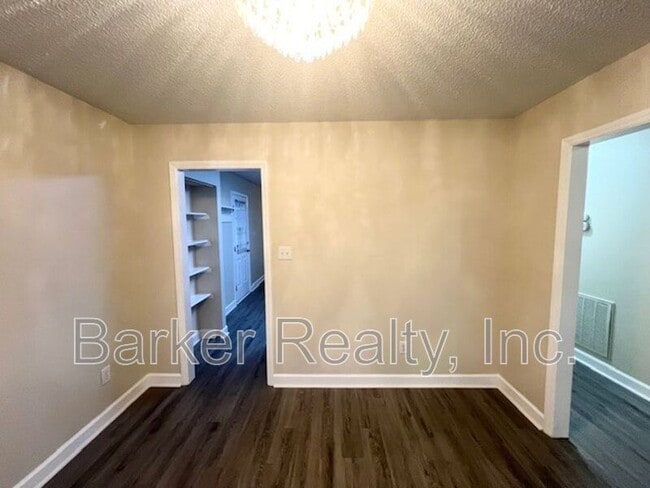 Building Photo - 1401 E Lenoir St