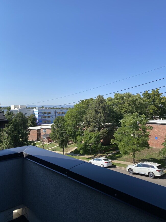 Building Photo - Beautiful, newer (2024) townhome in the de...
