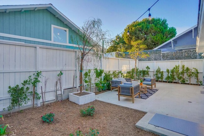 Building Photo - 5135 N Eagle Rock Blvd