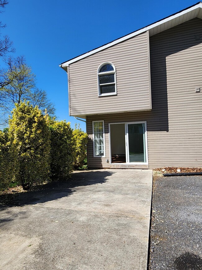 Building Photo - 53 Liberty Ln