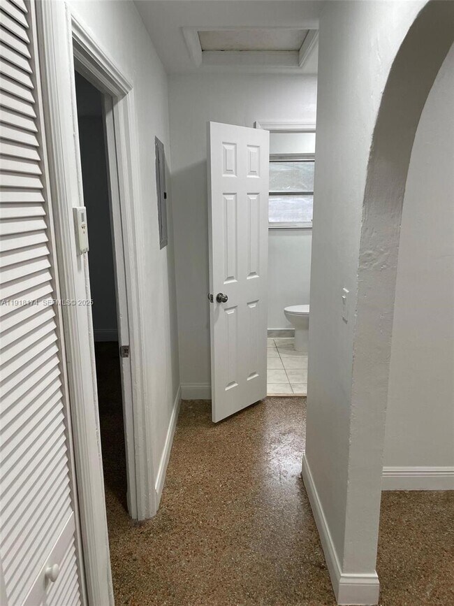 Building Photo - 846 SW 10th St