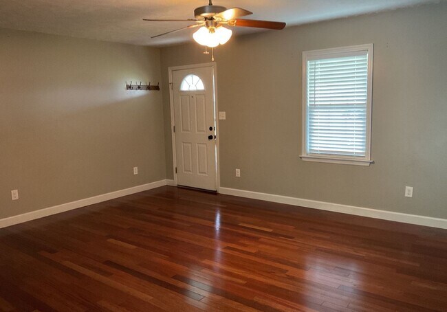 Building Photo - Nice 3 Bedroom, 2 Bath Home in Richlands-3...