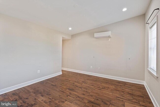 Building Photo - 3819 Roland Ave