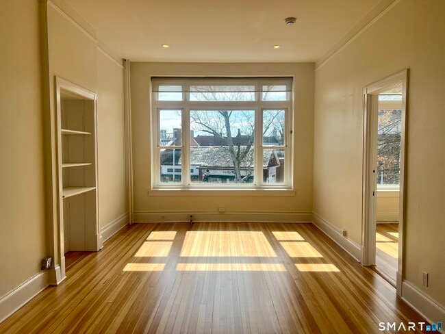 Building Photo - 88 Main St