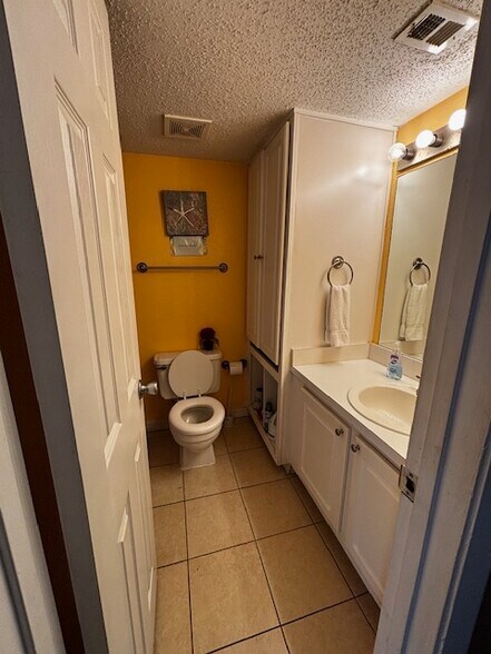 Building Photo - 121 Oyster Bay Cir