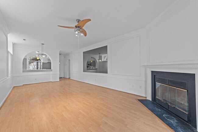 Building Photo - 459 E Lake Cir