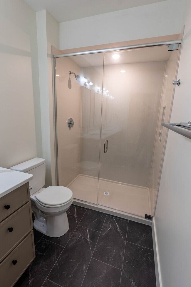 Building Photo - New Construction 4bd/3ba Townhouse