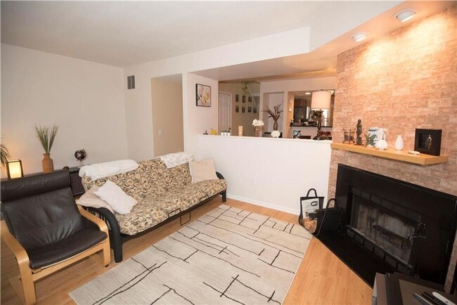 Building Photo - Condo in Bethlehem Township