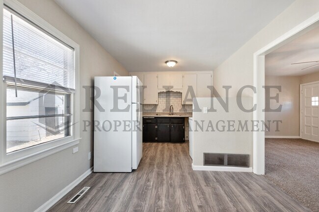 Building Photo - 1562 Floberta St
