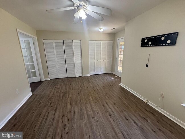 Building Photo - 6007 Rose Bay Dr