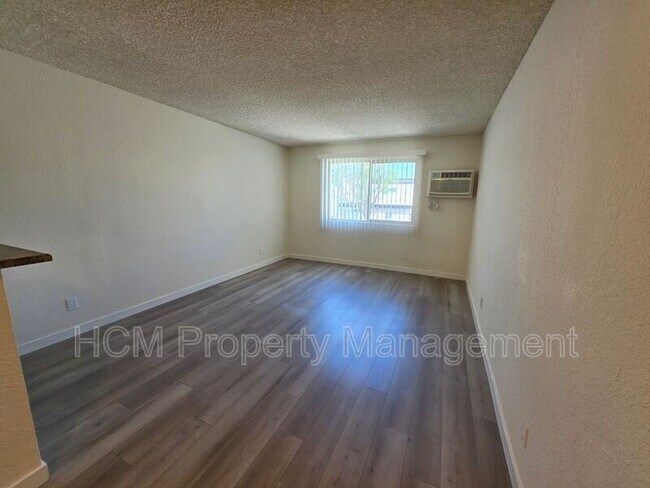 Building Photo - 9216 Van Nuys Blvd