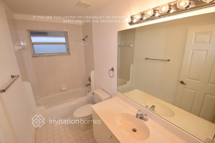 Building Photo - 10154 Aqua Vista Way