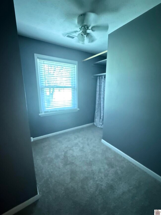 Building Photo - 5935 Merrydale Dr