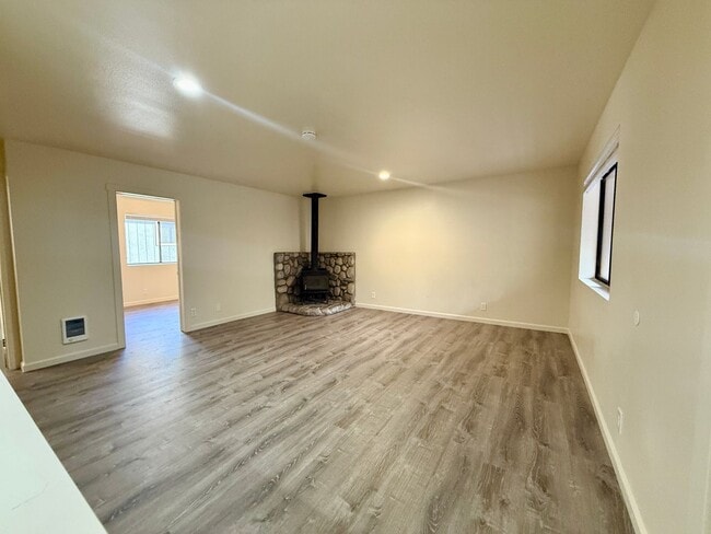 Building Photo - Lupin Apartments