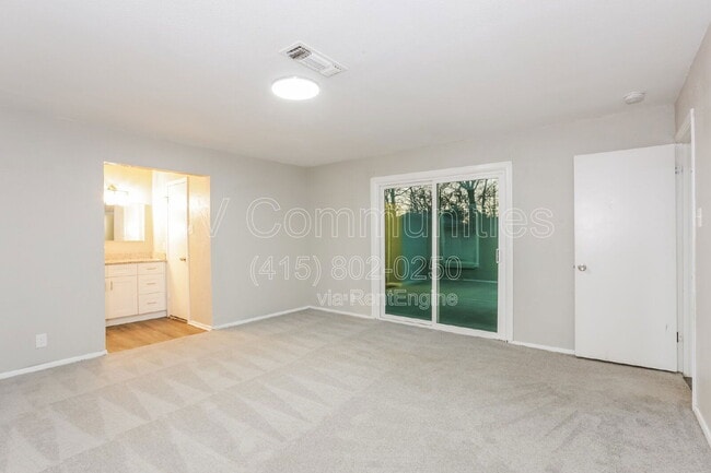 Building Photo - 2901 Creston Ave