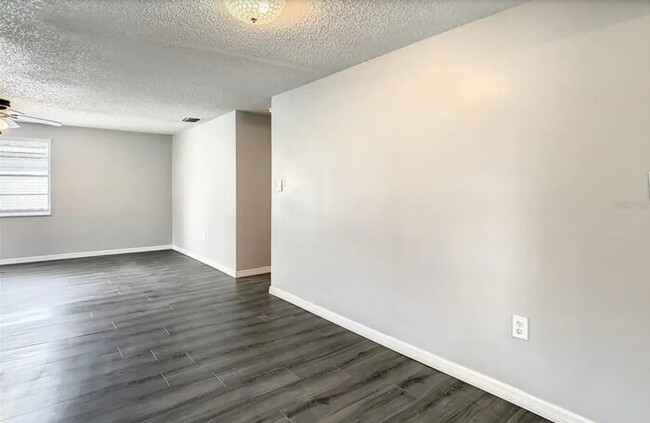 Building Photo - NEWLY RENOVATED Home For Rent in Tampa!