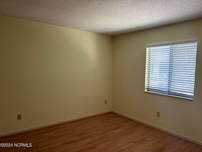 Building Photo - 3625 St Johns Ct