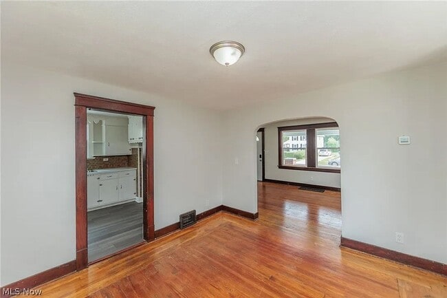 Building Photo - 3 Bedroom 1 Bathroom House in Lorain