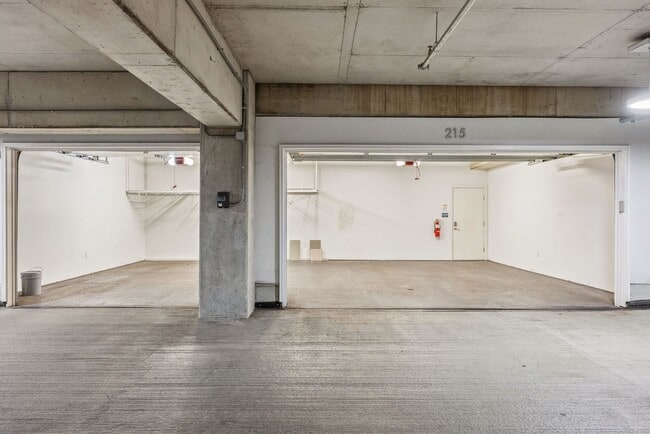 Building Photo - Luxury Condo in Dublin's Coveted Bridge Pa...