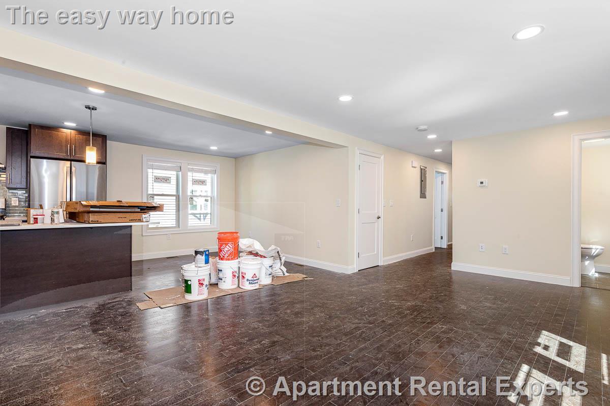 Building Photo - 70 Stanley Ave