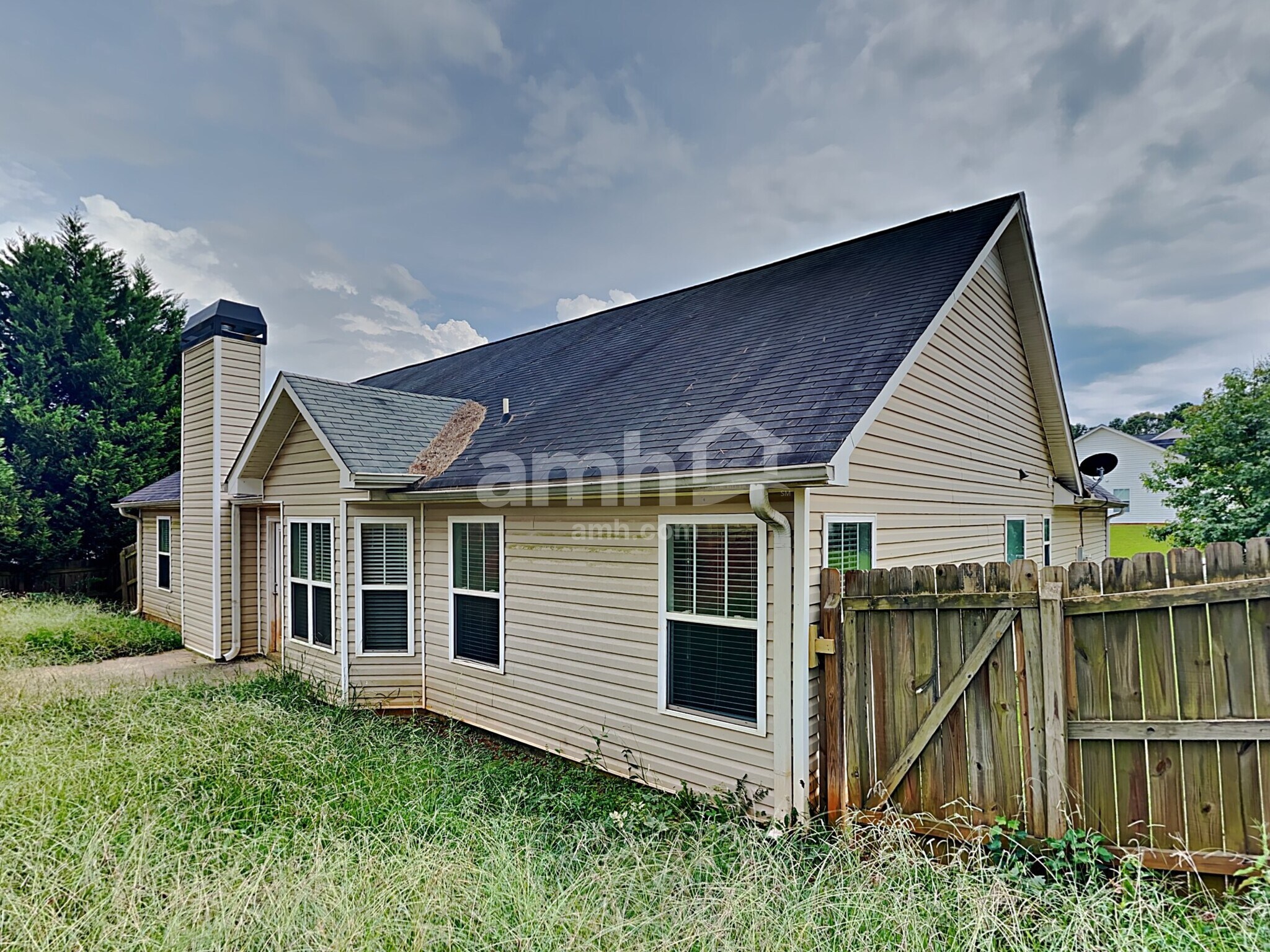 Building Photo - 303 Cole Creek Dr
