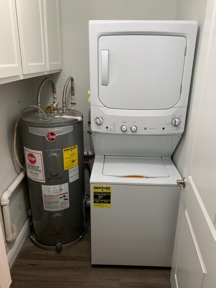 Laundry Room - 2704 W Mississippi Ave