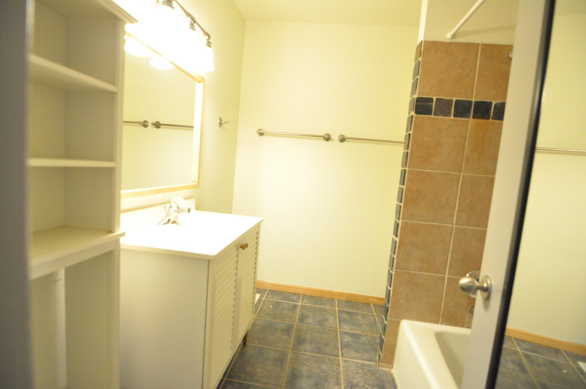 Building Photo - 46 Lakewood Garden Ln