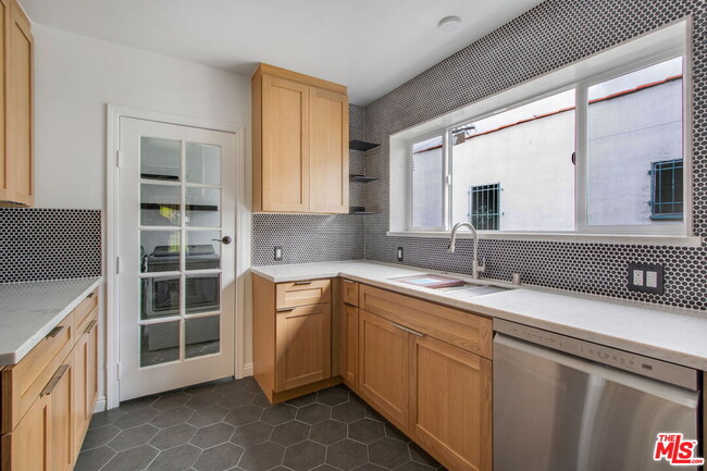 Building Photo - 4126 S Bronson Ave