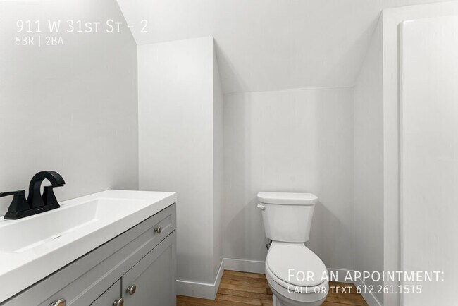 Building Photo - 911 W 31st St