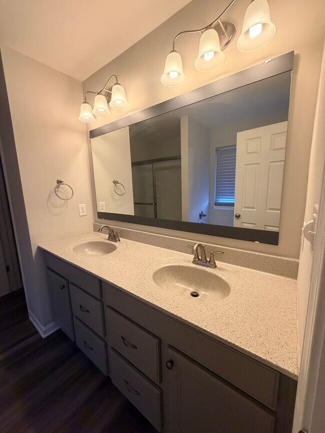 Building Photo - 1325 Horse Shoe Bnd