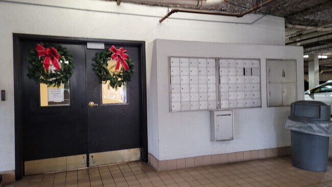 Building Photo - 2 bedroom 2 bath Condo in Lenox Heights, o...