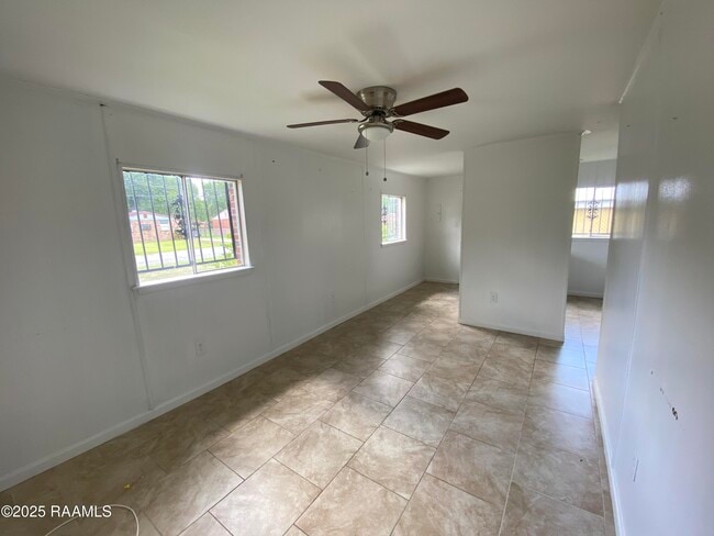 Building Photo - 12355 Palmyra Dr
