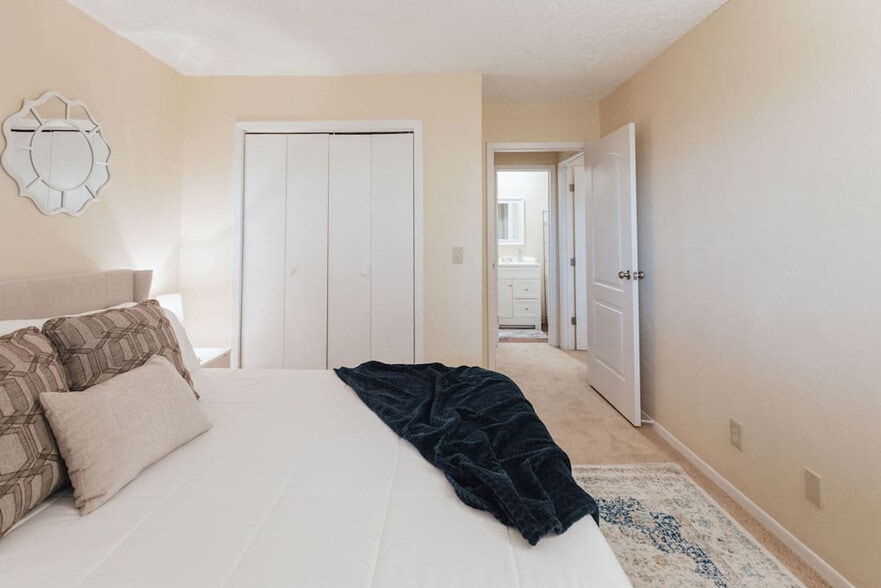 Building Photo - 722 Liberty Bell Blvd