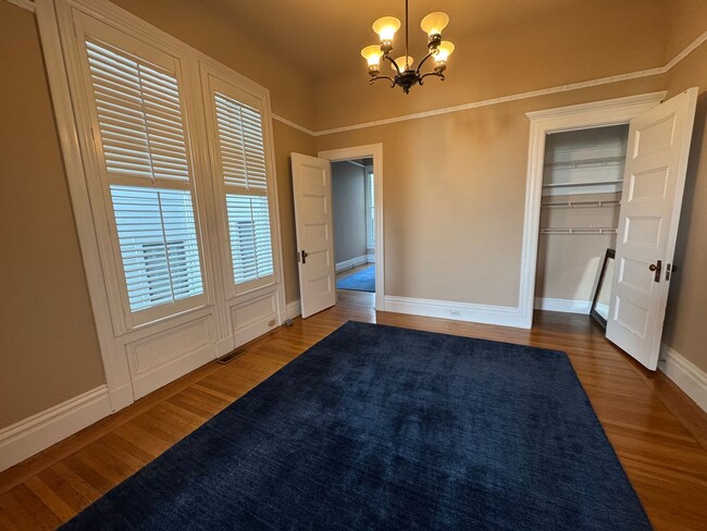 Building Photo - Elegant and Remodeled 3BR Victorian Flat n...