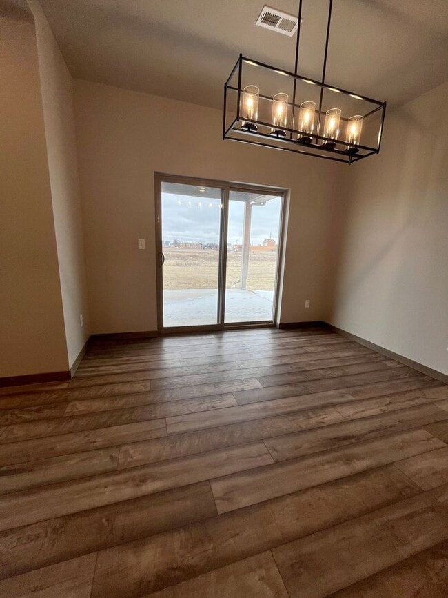 Building Photo - Spacious 2 Bed/2 Bath House with 3 Car Garage!