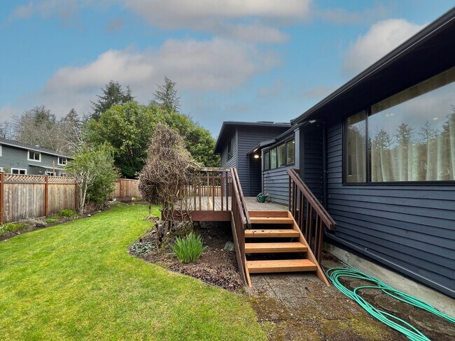 Building Photo - Gorgeous 3 Bedroom 2 Bath Home in Desirable Fairwood, Renton