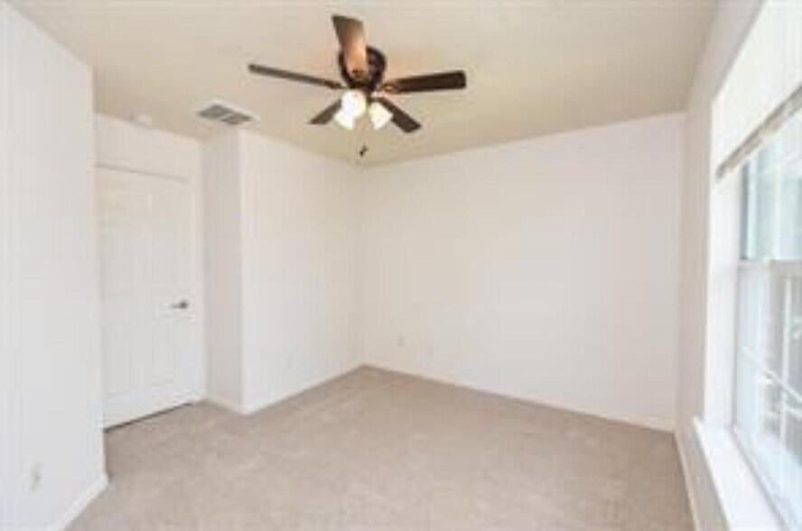 Building Photo - 38 Whitekirk Pl