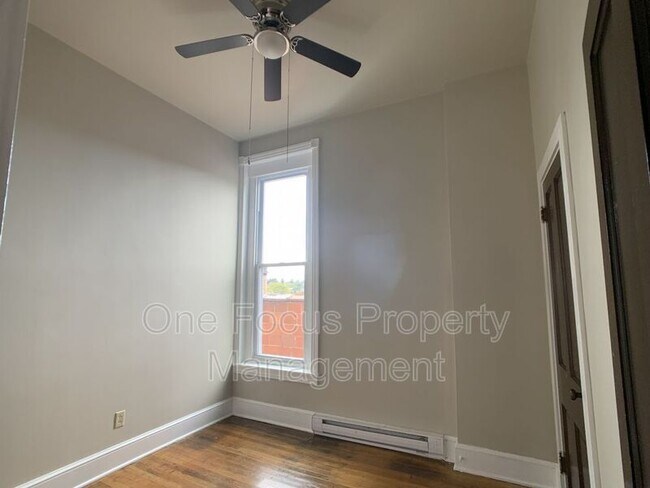 Building Photo - 307 N Vesper St