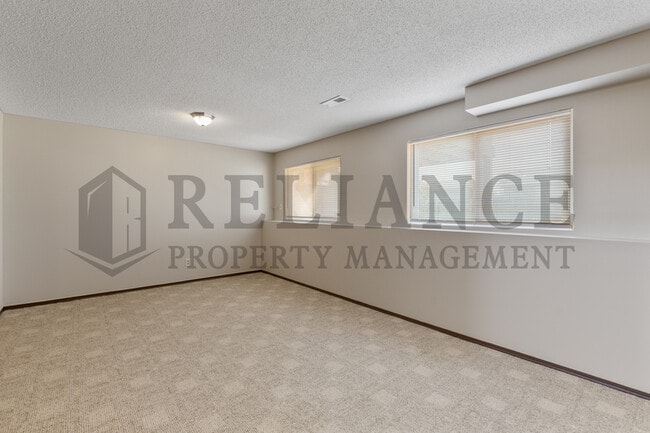 Building Photo - 1318 N Aksarben Ct